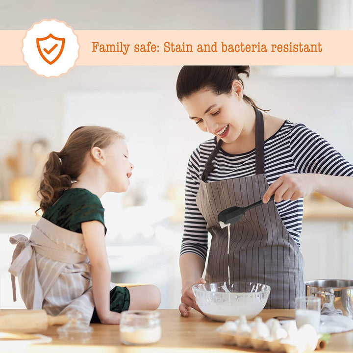 Silicone Spatula Black Lifestyle Image Baking